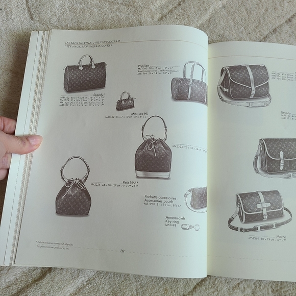Louis Vuitton Catalogue Book 1992 - Picture 5 of 8
